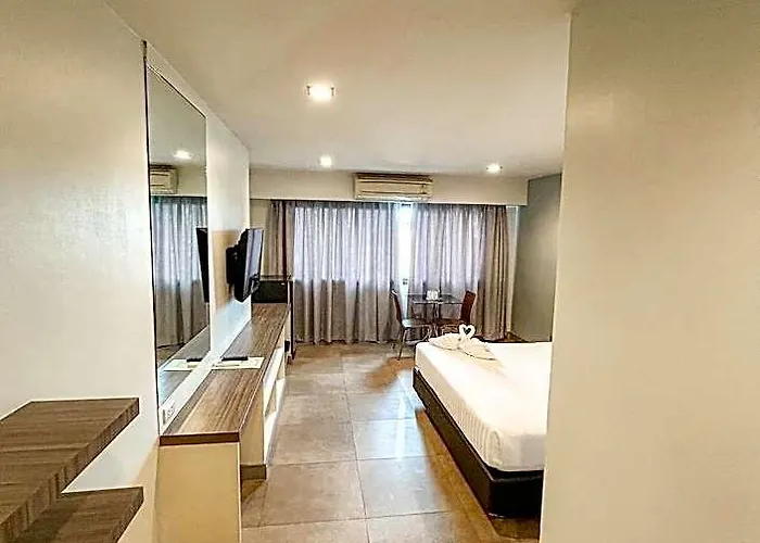 14 Hotel